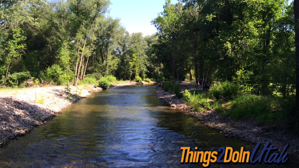 rendezvous park walking trail along river